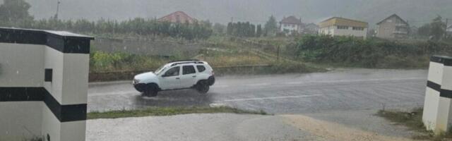 Nevreme već udarilo jako na ovaj grad u Srbiji: Stiglo upozorenje i za druge delove zemlje