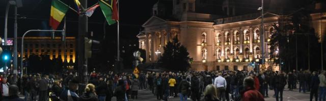 Pozivali su na ustanak i masovne proteste zbog kovid propusnica, a pojavilo se stotinjak ljudi