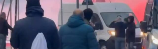 Spaljeni automobili i suzavac: Rat huligana Intera i Đenove ispred stadiona (VIDEO)
