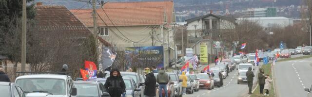 „Sretnimo se ponovo“: Kolona vozila iz Kragujevca na čelu sa bajkerima krenula ka Orašcu