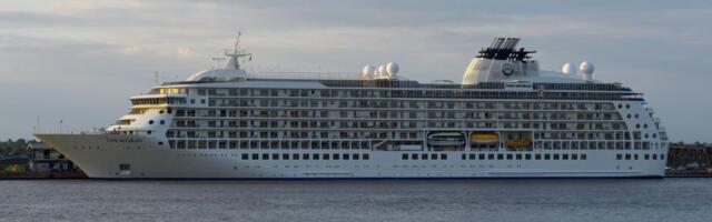 DRAMA U ABU DABIJU: Iranski dronovi pali kod kruzera sa 3.500 turista (VIDEO, FOTO)