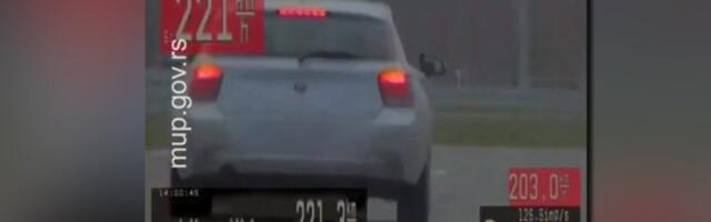 Divljanje po moto-putu: Pogledajte bahatost ovog vozača