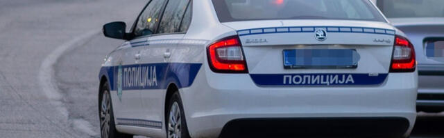 UHAPŠENI RODITELJI DETETA KOJE JE SEBI RAZNELO ŠAKU PETARDAMA! Dečak čekićem udarao barut i ostao bez prstiju!
