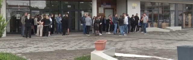 Дванаести дан протеста подршке ухапшеним директорима у Грачаници