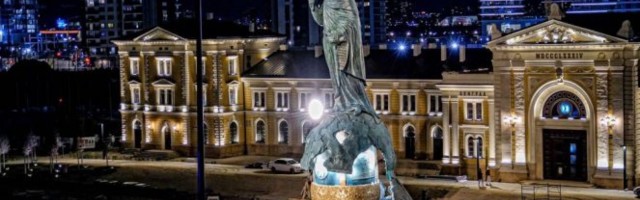 NOĆ PRED OTVARANJE! Pogledajte veličanstvene fotografije spomenika Stefanu Nemanji! /FOTO/