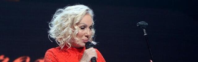 Prvo oglašavanje Lepe Brene iz bolnice (FOTO)