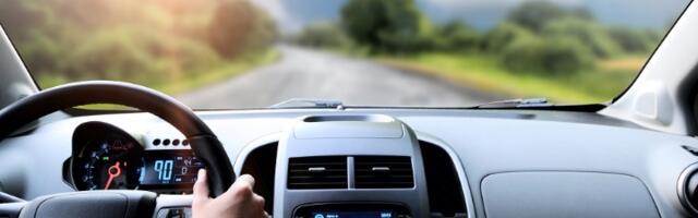 Znate li čemu služe malo dugme na pojasu u automobilu? Ljudi su iznenađeni (VIDEO)