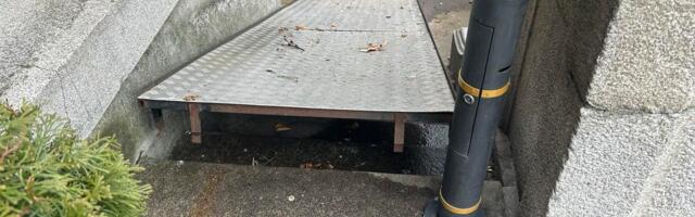 Vrata gradonačelnika Niša otvorena za sve građane, ali ne i one u invalidskim kolicima – nebezbedna rampa prepreka