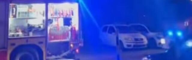 Požar u NS: Vatra buknula na petom spratu zgrade (VIDEO)