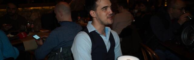 "Ovo ne može svako": Pevač u zagrljaju sa bivšom i sadašnjom ženom, a one kao preslikane (FOTO)