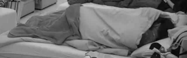 NEVIĐENO IŽIVLJAVANJE POD POKRIVAČEM, VRELU AKCIJU ANITE I FILIPA GLEDATE NA SOPSTVENU ODGOVORNOST: Cela soba posmatrala njihovo divljanje!