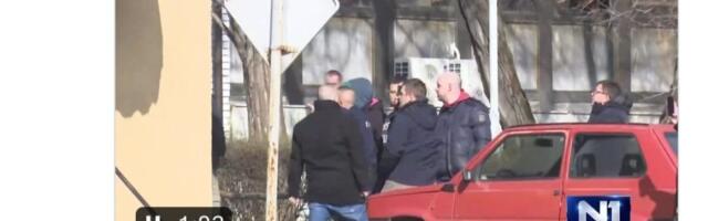 Šta će blokaderi ispred prostorija SNS? N1 ne zanima to što su došli da terorišu (FOTO)