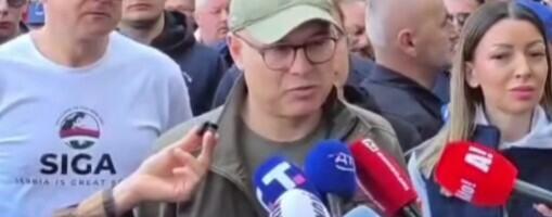 VUČEVIĆ NA FRUŠKOJ GORI U AKCIJI ČIŠĆENJA: Ako hoćemo promene, menjajmo sebe