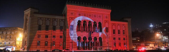 Sarajevska Vijećnica u bojama turske zastave povodom 98. rođendana Republike Turske