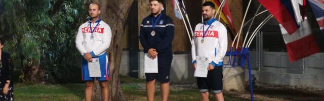 4 medalje i državni rekord za niške streličare na Kipru