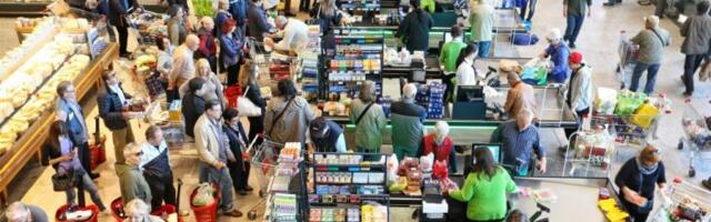 OVO JE PRAVI BEZOBRAZLUK! Trgovci počeli da naplaćuju male kese za voće i povrće, naši građani besni!