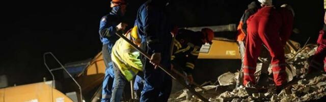 SRUŠILA SE ZGRADA U CENTRU GRADA! Izvlače teško povređene, a strahuje se da je još oko 20 ljudi ostalo zarobljeno ispod ruševina! (FOTO, VIDEO)