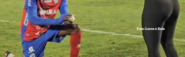 Fudbaler zaprosio devojku na stadionu, pa raskinuo posle tri dana /FOTO/
