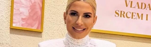 Ruke na stomaku, a na ruci sija burma: Trudna Dea Đurđević blista u belom, kažu da je nikad lepša