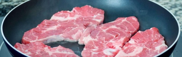 Svi pravimo grešku kod pečenja mesa zbog koje ubijamo sve što je zdravo u njemu: Kuvar otkrio kako da to prestanemo da radimo