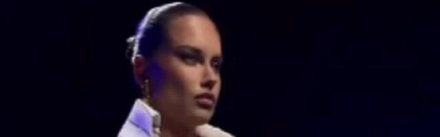 Adriana Lima se vratila na modnu pistu (VIDEO)