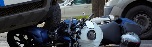 MOTOCIKLISTA POGINUO U NESREĆI KOD TOPOLE! Uhapšen vozač ''Golfa''