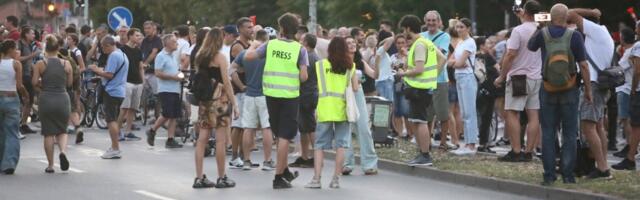 Izbio novi sukob među blokaderima: Posvađali se, pa udarili na poljoprivrednike (FOTO)