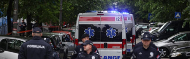 Једна особа погинула у директном судару аутомобила у општини Кнић