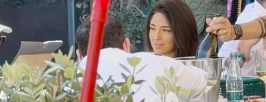 NA MAMINOM VENČANJU SE NIJE POJAVILA, A EVO ŠTA RADI U LUKS RESTORANU! Tu se sakuplja svetski džet set, a Đinu smo usnimili pred Melininu svadbu (FOTO/VIDEO)