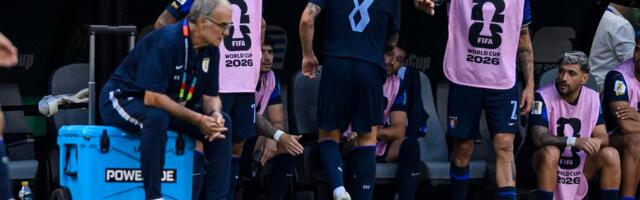 Kad Bijelsa razbesni asove Urugvaja: Kapiten "izgoreo" zbog rane izmene, legendarni golman ponižen /VIDEO/
