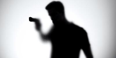 STRAVIČNA SCENA: Ušao u menjačnicu i izvadio pištolj iz kaputa (VIDEO)