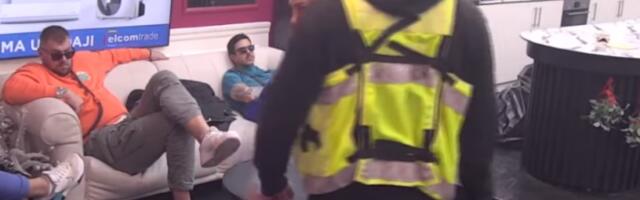 ANELI ZVERSKI NASRNULA NA ASMINA - HITNO PREKINUT PROGRAM NA PINKU: Obezbeđenje opkolilo Belu kuću, jedva je obuzdali!