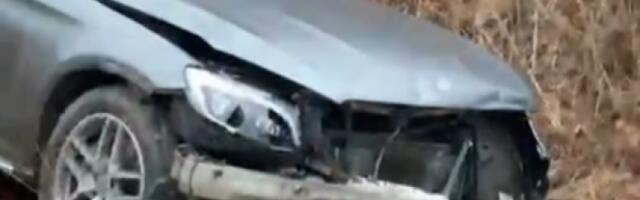 Prve fotografije uništenog automobila - Pevač udario u bankinu i sleteo u kanal (FOTO)