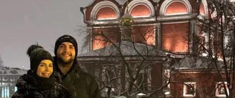 KONAČNO ZAJEDNO! BOGDANA OTIŠLA U RUSIJU KOD VELJKA: Nakon rastanka, ponovo zajedno: Poziraju ispred crkve u Moskvi (FOTO)