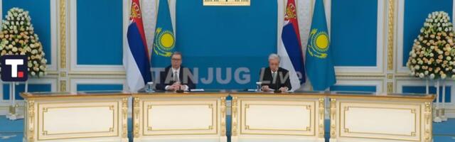 Aleksandar Vucic and Oljas Bektenov at defense exhibition in Astana, discuss improving military cooperation