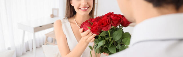Najlepše ČESTITKE za 8. mart: Neka od ovih PORUKA će vašoj dami sigurno izmamiti osmeh!