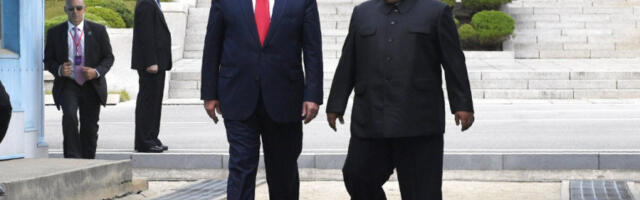 NIKAD DOSTA ŠOKOVA SA TRAMPOM: Planirao rutu za Budimpeštu i Putina, a sada je i  u svoju priću umešao i KIM DŽONG UNA!