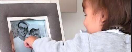 "GDE JE DEDA"? Unuk Siniše Mihajlovića rasplakao internet: Iako legendarnog fudbalera nije upoznao, pogledajte sa kakvim osmehom mu se raduje... (VIDEO)