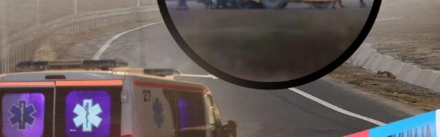 POGINULI RADNICI FIRME KADA JE KOMBI PODLETEO POD VALJAK! Potresni detalji nesreće kod Rume, TRI osobe HITNO prebačane u bolnicu! (FOTO)