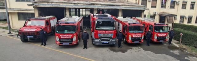 Uprava za vanredne situacije u Kragujevcu dobila nova VATROGASNA VOZILA i OPREMU (FOTO)