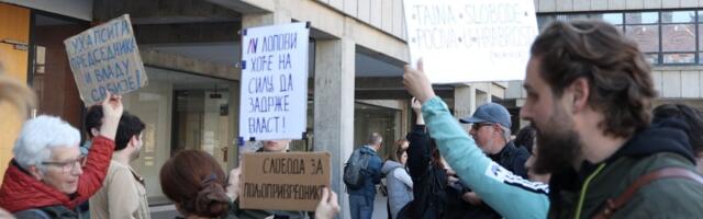 Blokader priznao da se foliraju: Ne možemo očima da se gledamo, ali moramo doći do fotelja (VIDEO)