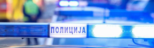 POVREĐEN MUŠKARAC: Automobil oborio motociklistu u Novom Sadu, na licu mesta policija