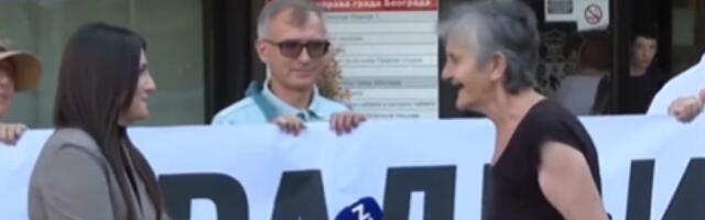 Patosirani! Baka jednom rečenicom rasturila blokadere, ostali da mucaju u ladovini (VIDEO)