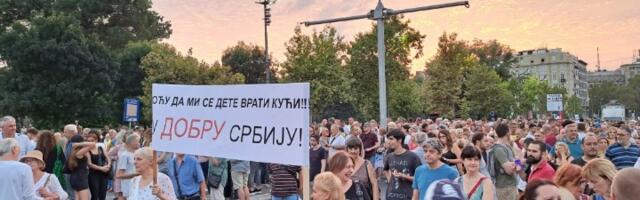 "Hoću da mi se dete vrati kući! U DOBRU Srbiju" (FOTO)