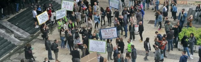 Protest ispred Filološkog fakulteta (FOTO/VIDEO)