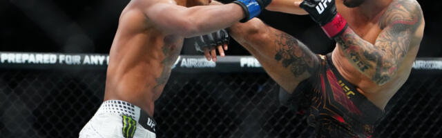 Šok, pao i polomio ruku - Ovo niko nije očekivao u borbi za pojas (VIDEO)