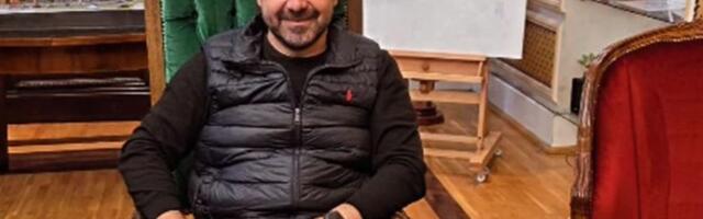 Veliko slavlje kod Jugoslava Karića: Bugati torta, on u "kraljevskoj" fotelji! Svi gledaju u detalj na stolu