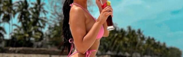 LEGLA NA POD PA OVO URADILA SA NOGAMA! Isplivala privatna fotografija Tijane Em: Pevačica u najbezoraznijoj pozi ikada