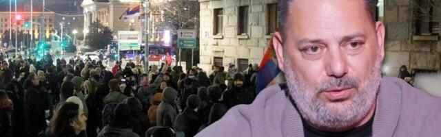 Ljudi, od ovoga će vam pripasti muka?! Blokaderi sa FTN-a objavili novi logo - Babić ih raskrinkao, evo odakle su ga uzeli i šta znači