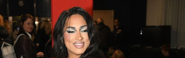 TAJNA ZEJNINOG USPEHA: Pevačica visi sa plafona i izaziva kontroverze, a malo ko zna da ova MOĆNA ORGANIZACIJA stoji iza nje!